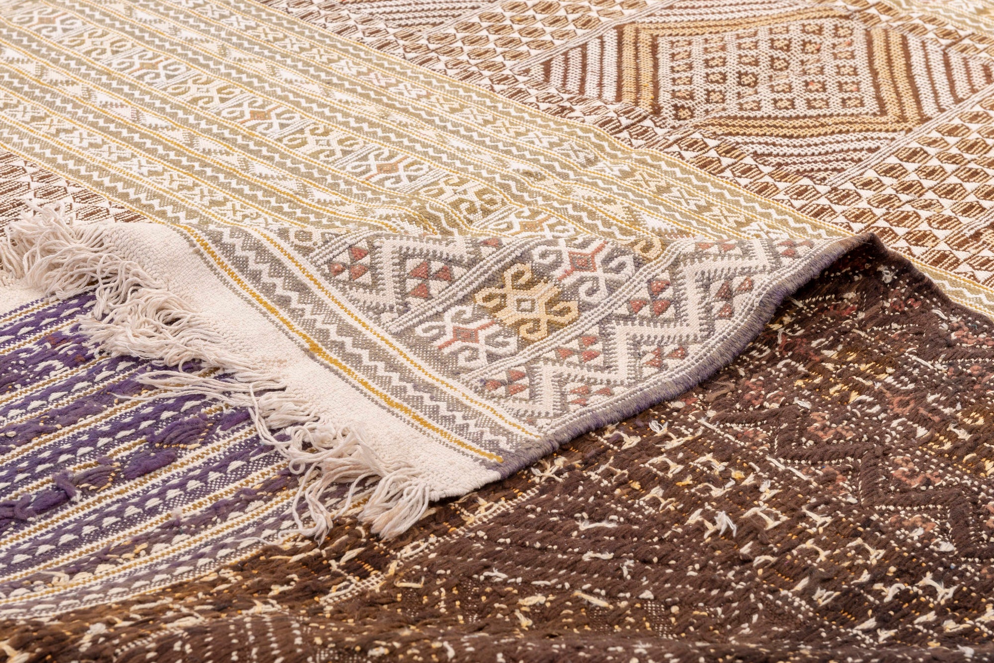 "Bask in the timeless allure of our Golden Desert Breeze Berber Kilim Rug. This rug boasts a classic Berber kilim pattern, blending pale cream and earthy brown tones. The intricate design reflects the rich heritage of Berber craftsmanship, adding a touch of warmth and sophistication to your space. Elevate your home with the charm of nomadic traditions and the inviting hues of the desert landscape. Embrace the artistry of this handwoven kilim, a perfect fusion of tradition and contemporary elegance."