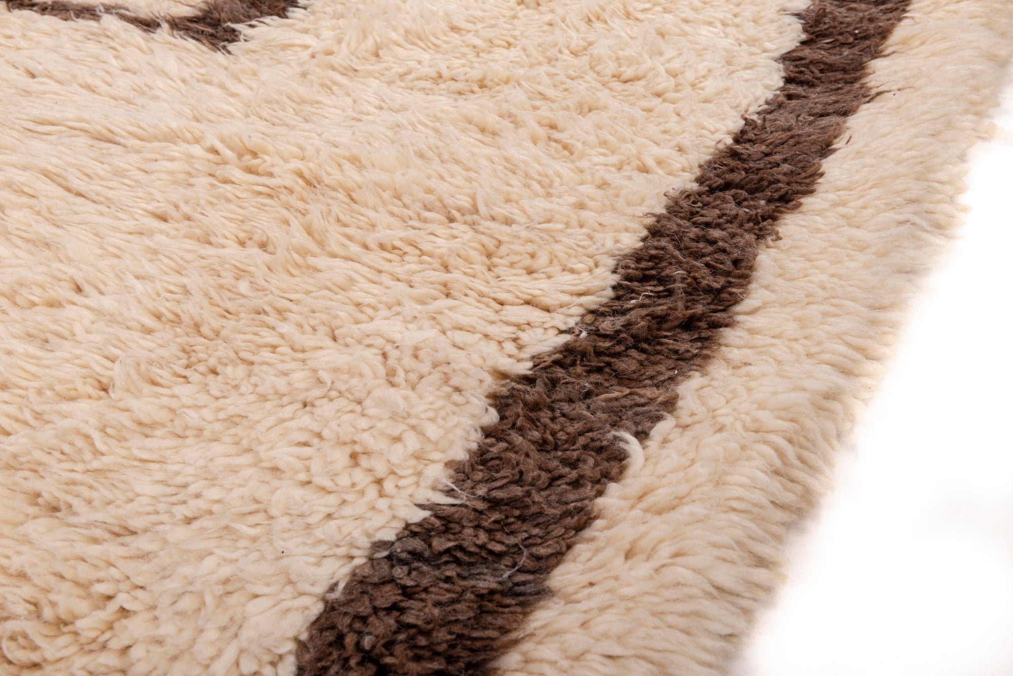 Elevate your decor with our 'Ivory Square Frame Beni Ourain Rug.' Featuring an ivory base with a small square frame in rich brown at the center, and a broader brown border at the edges, this rug exudes minimalistic elegance that's perfect for enhancing your space.